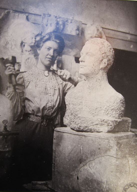 Auszüge aus den Briefen und Tagebüchern der Malerin und Bildhauerin Hedwig Woermann (1879-1960) als Spiegel historischer und persönlicher Lebenssituationen